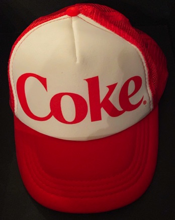 8653a-3 € 4.00 coca cola petje rood wit COKE.jpeg
